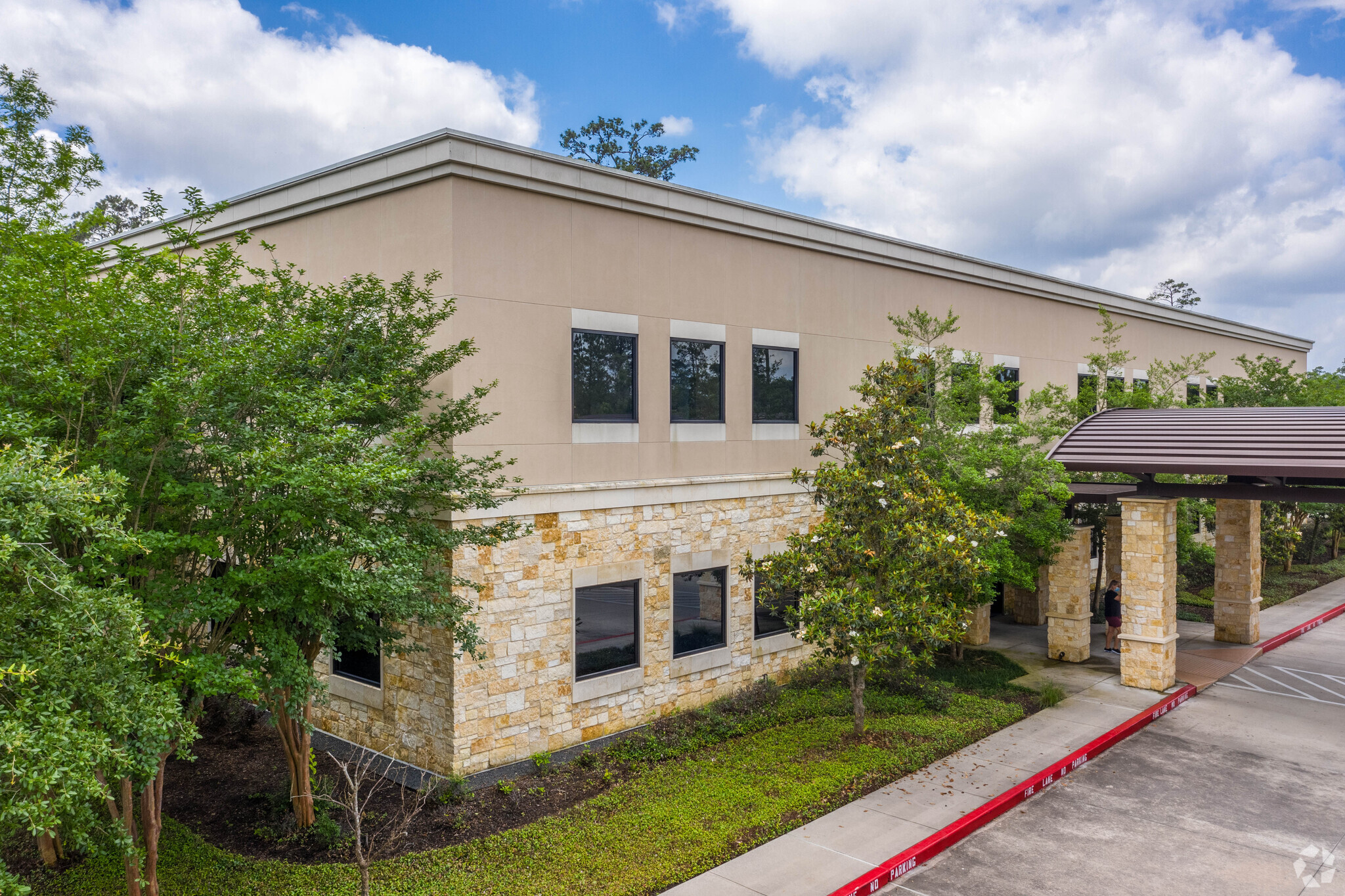 9191 Pinecroft Dr, The Woodlands, TX for lease Primary Photo- Image 1 of 6