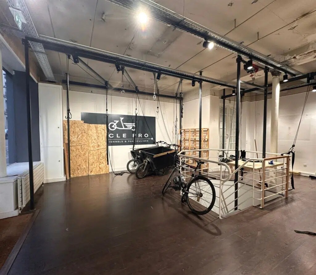 Retail in Paris for lease Interior Photo- Image 1 of 5