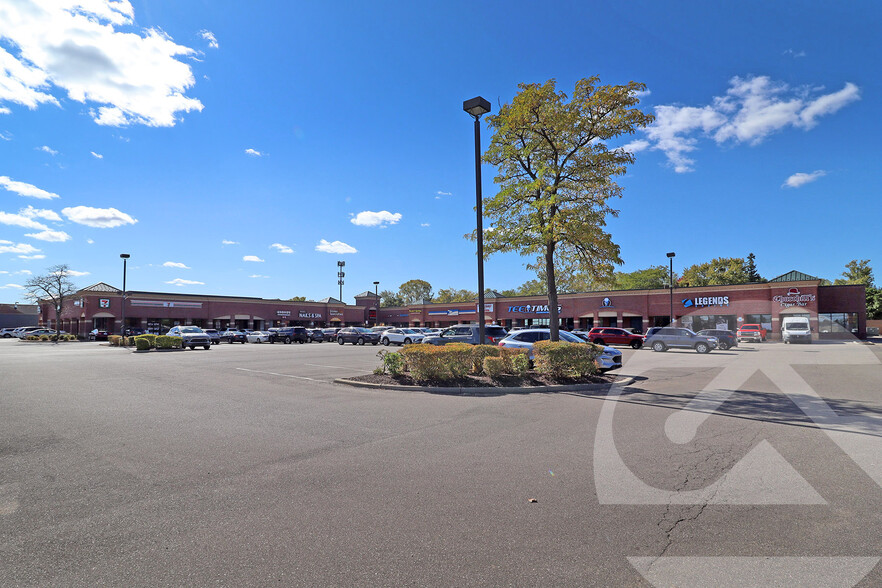 2596-2674 S Rochester Rd, Rochester Hills, MI for lease - Building Photo - Image 1 of 5