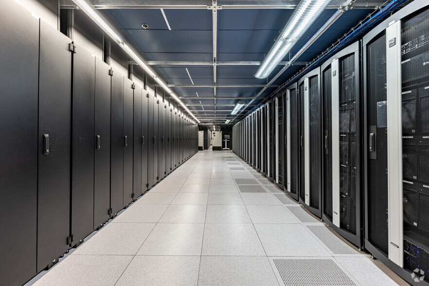 3250 Wilshire Blvd, Los Angeles, CA for lease - Interior Photo - Image 3 of 34