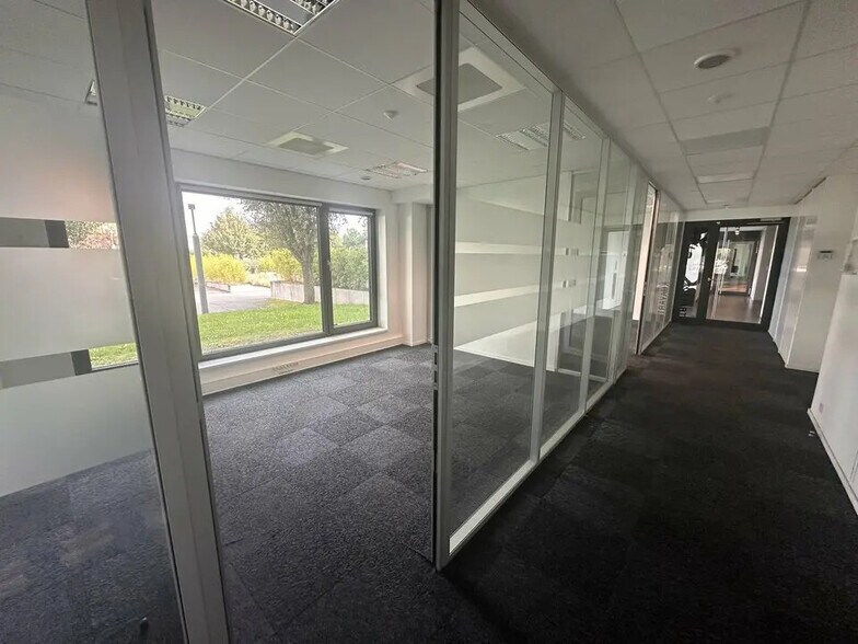 Office in Schiltigheim for lease - Interior Photo - Image 1 of 6
