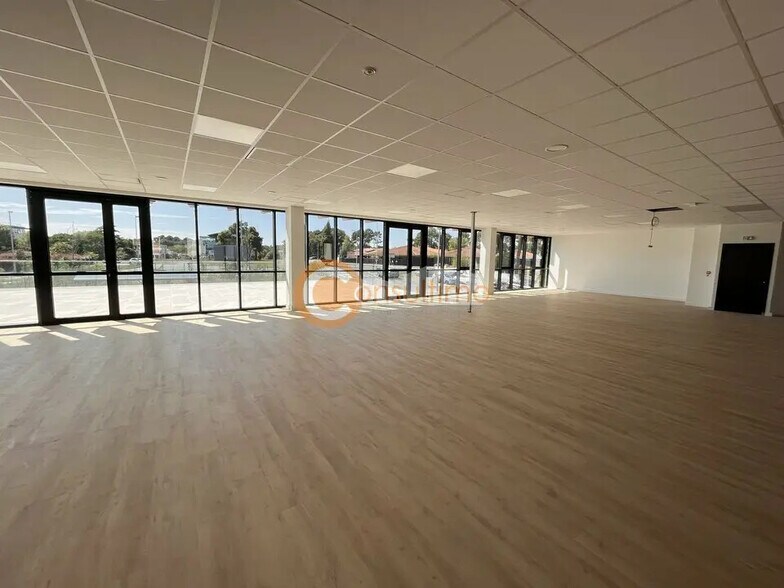 Office in Mérignac for lease - Interior Photo - Image 2 of 11