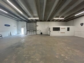 2075 N Powerline Rd, Pompano Beach, FL for lease Interior Photo- Image 2 of 3