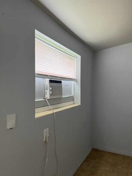 977 Miner Rd, Lantana, FL for sale - Interior Photo - Image 3 of 18