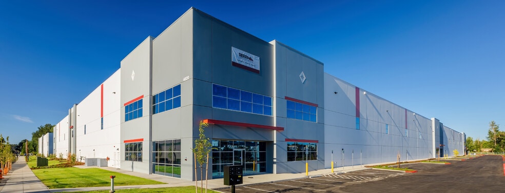 4600 NE 138th Ave, Portland, OR for lease - Building Photo - Image 1 of 5
