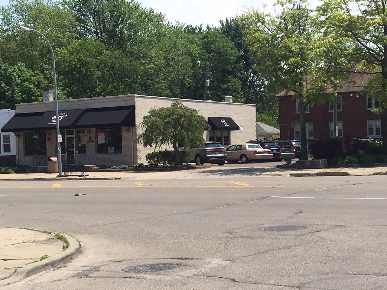 15506 Mack Ave, Grosse Pointe Park, MI for sale Primary Photo- Image 1 of 1