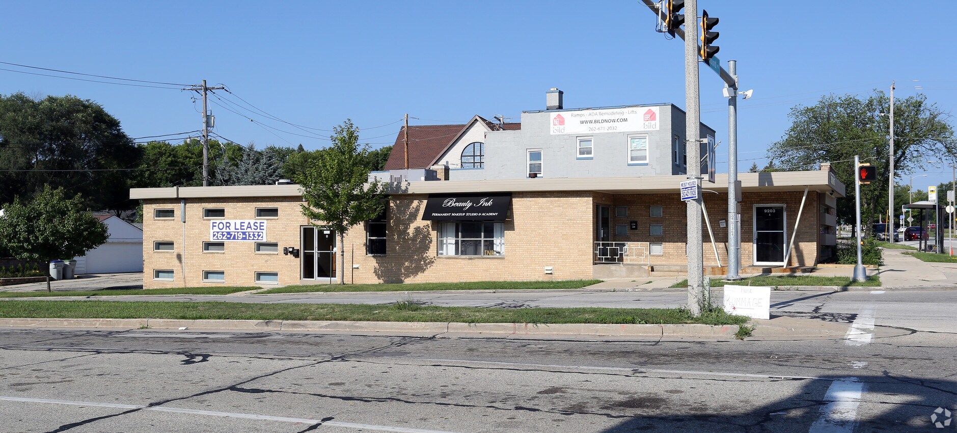 9203 W Bluemound Rd, Milwaukee, WI 53226