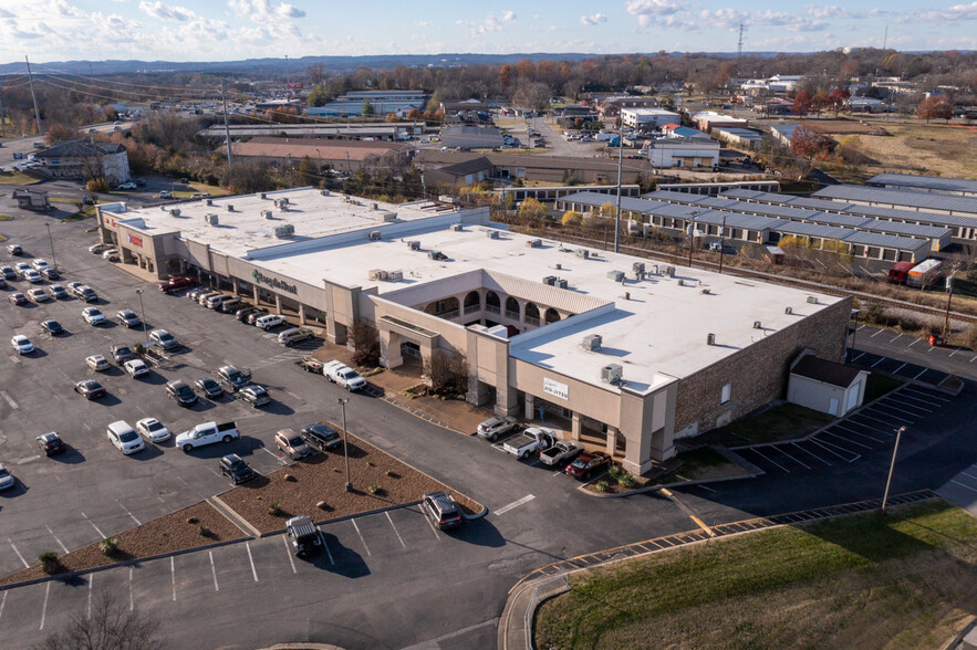 500 W Main St, Hendersonville, TN for lease - Building Photo - Image 2 of 37