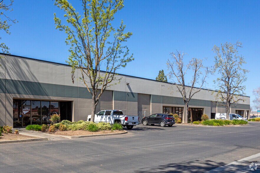 4055-4057 W Shaw Ave, Fresno, CA for sale - Building Photo - Image 2 of 9