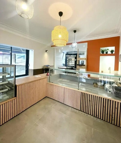 Retail in Nice for sale - Interior Photo - Image 2 of 5