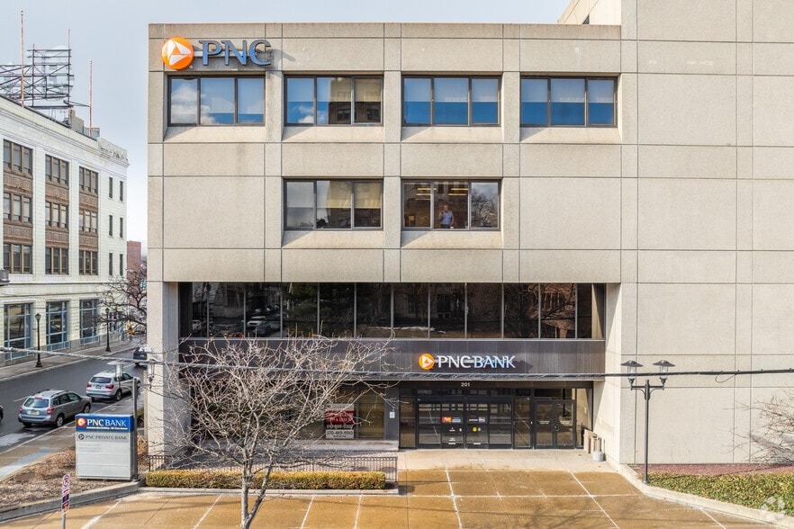 201 Penn Ave, Scranton, PA for lease - Building Photo - Image 2 of 7