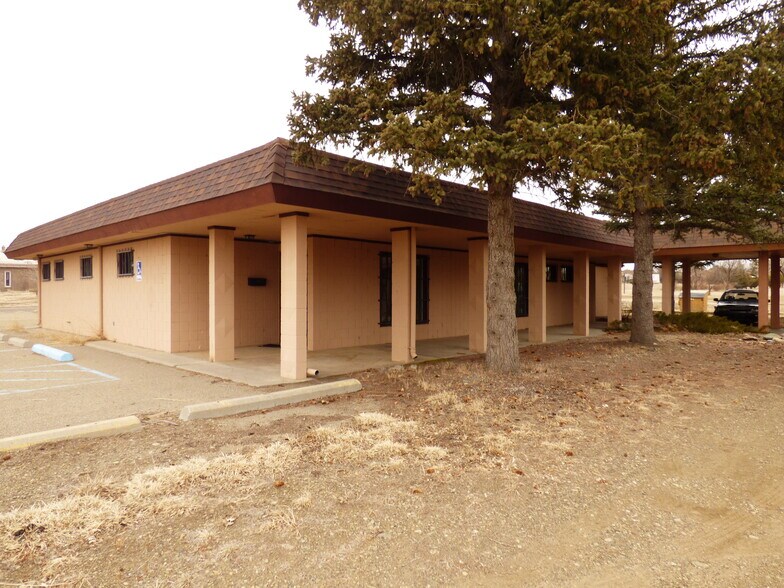 174 Hospital Dr, Raton, NM 87740