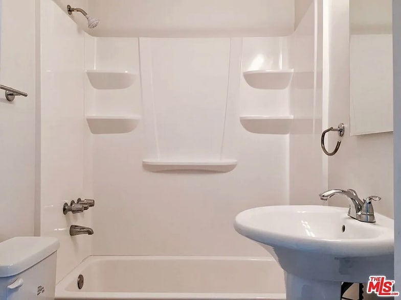 834 Laguna Ave, Los Angeles, CA for sale - Building Photo - Image 2 of 37