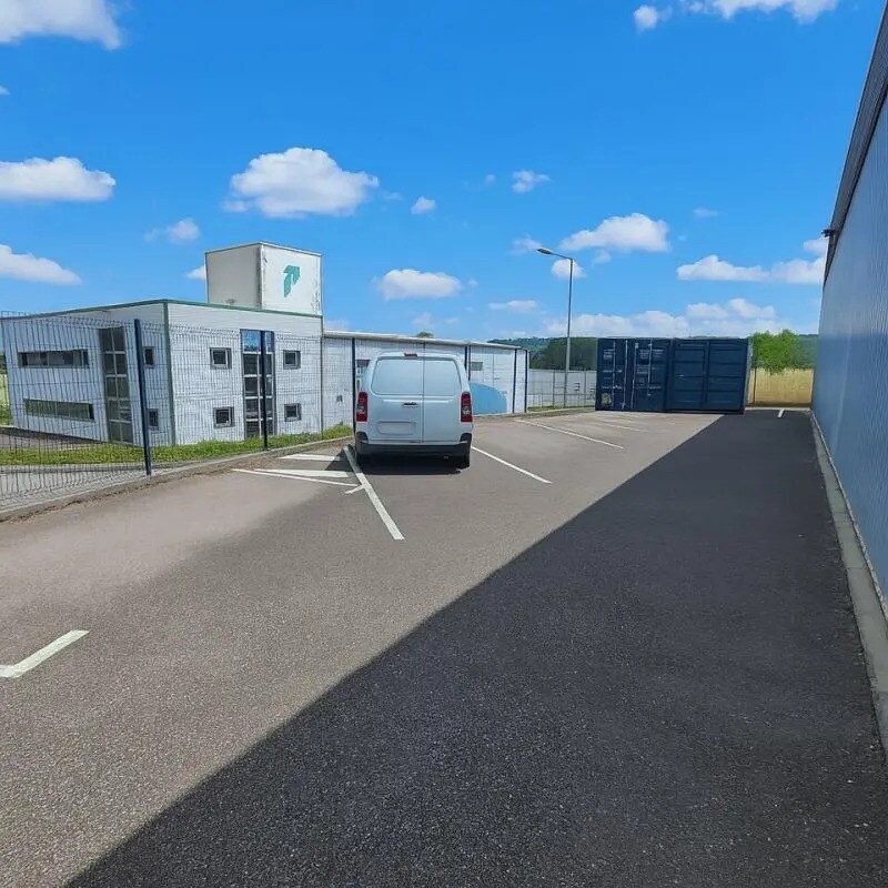 Flex in La Tour-du-Pin for lease Building Photo- Image 1 of 8