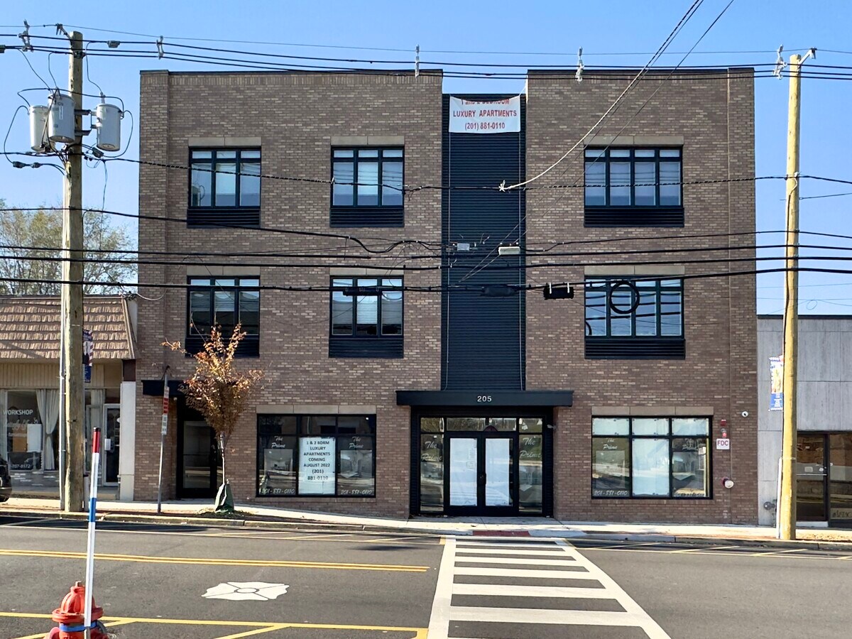 205211 Stuyvesant Ave, Lyndhurst, NJ 07071