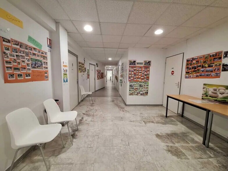 Office in Bordeaux for lease - Interior Photo - Image 1 of 10