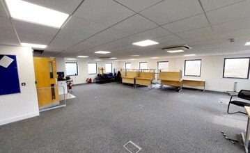 Oldmixon Cres, Weston Super Mare for lease Interior Photo- Image 2 of 5