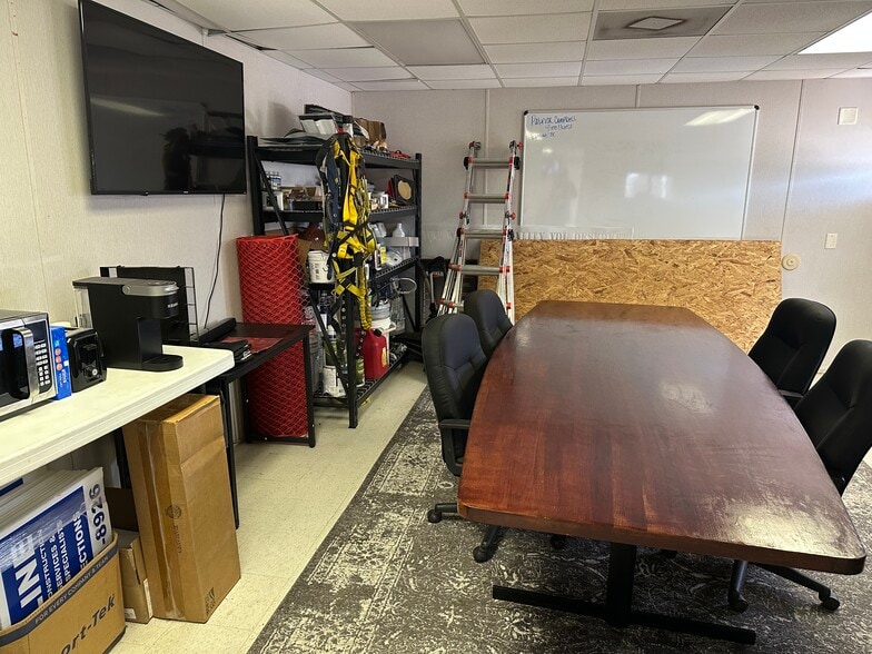 24203 FM 2100 Rd, Huffman, TX for sale - Interior Photo - Image 3 of 35