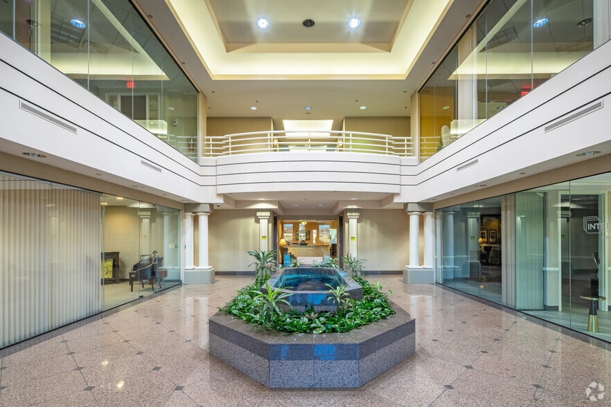 12910 Shelbyville Rd, Louisville, KY for sale - Lobby - Image 2 of 11