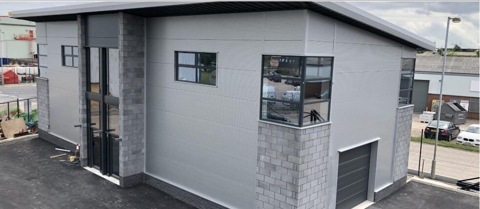 32 Freightliner Rd, Hull for sale - Primary Photo - Image 1 of 1