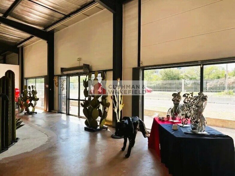 Retail in Nîmes for lease - Interior Photo - Image 3 of 3