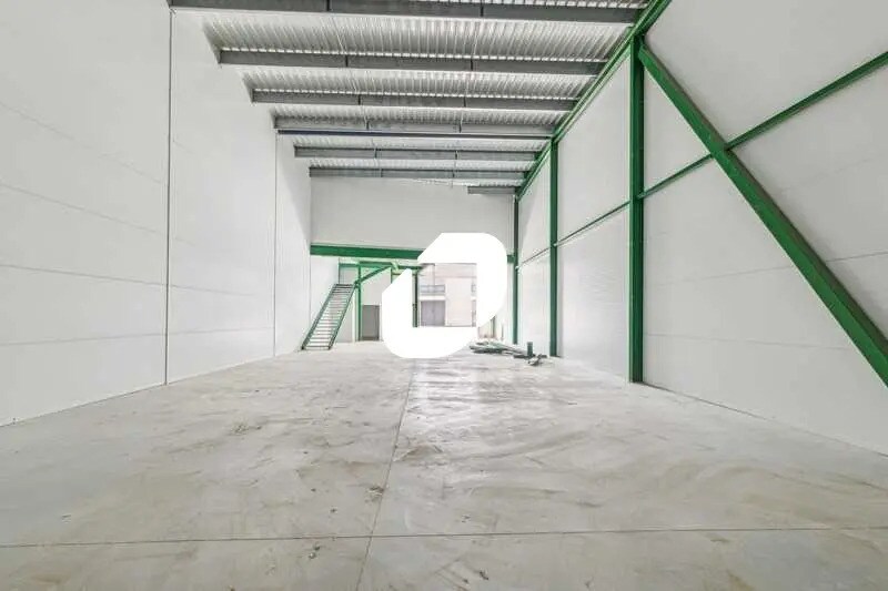 Flex in Bernes-sur-Oise for lease - Interior Photo - Image 2 of 16