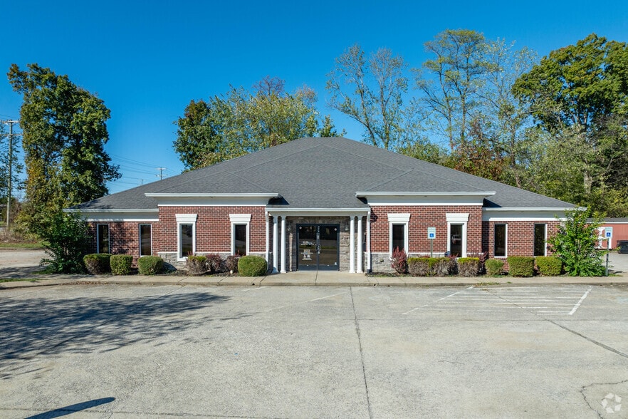 375 Dover Rd, Clarksville, TN for lease - Building Photo - Image 1 of 7