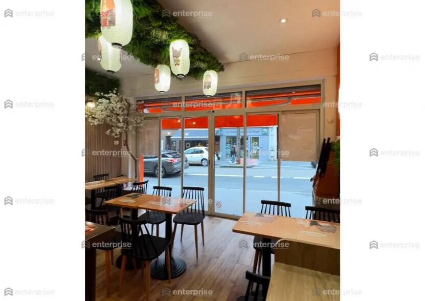 Retail in Amiens for lease - Interior Photo - Image 2 of 6