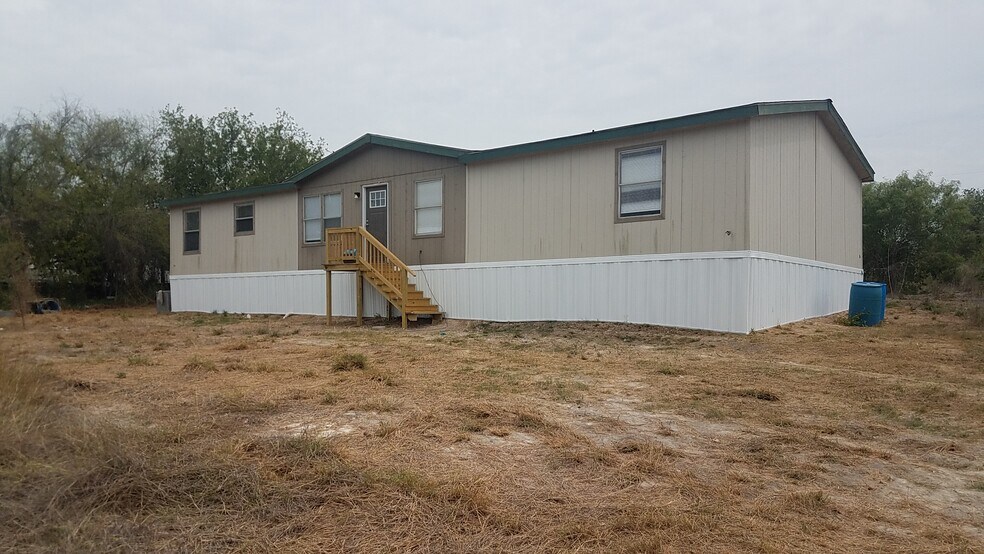 1182 TX72, Kenedy, TX 78119