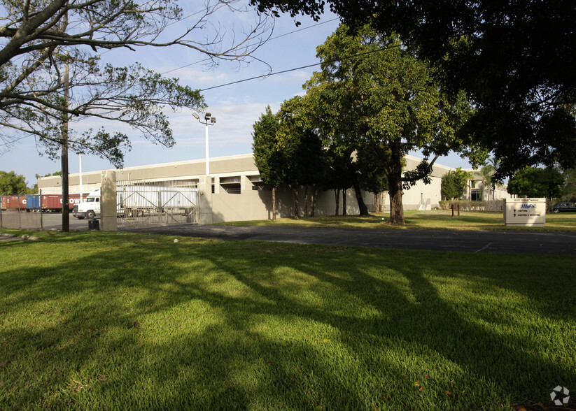 14100 NW 60th Ave, Miami Lakes, FL for lease - Building Photo - Image 3 of 5