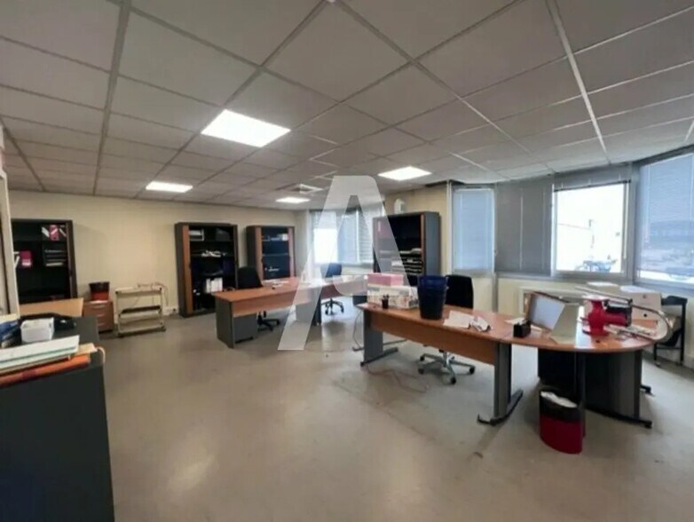 Industrial in Villejuif for lease - Interior Photo - Image 3 of 5