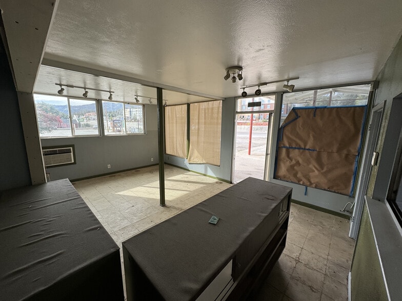 40843 Highway 41, Oakhurst, CA for sale - Interior Photo - Image 2 of 14