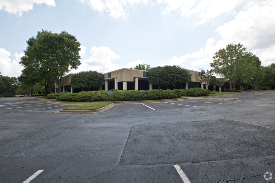 2211 Newmarket Pky SE, Marietta, GA for lease - Primary Photo - Image 1 of 9