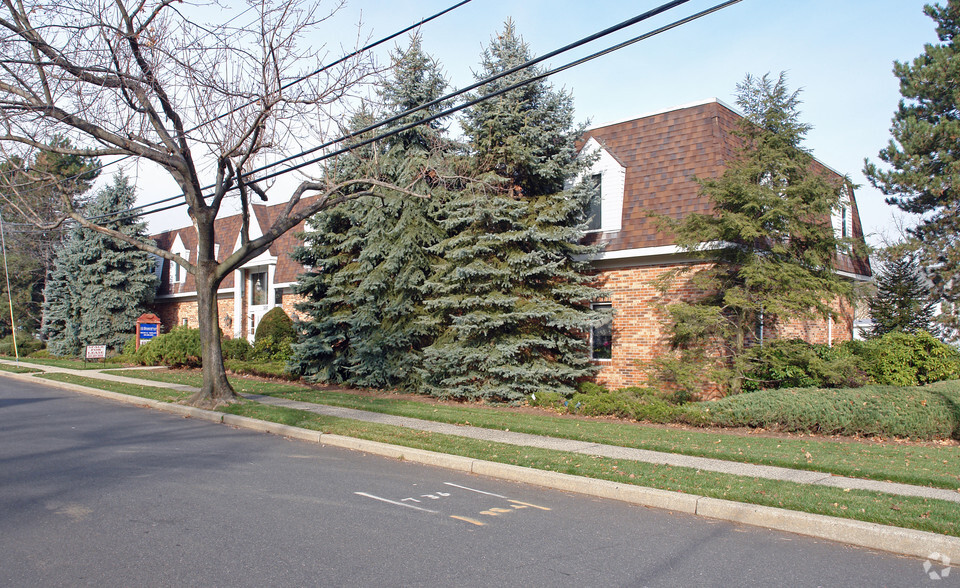 385 Clinton Ave, Wyckoff, NJ for sale - Building Photo - Image 3 of 7