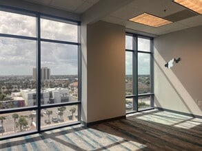 320 1st St N, Jacksonville Beach, FL for lease Interior Photo- Image 2 of 10