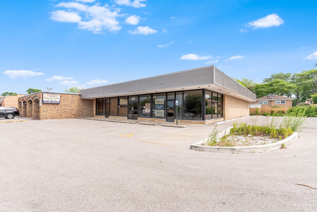 3921-3925 W Touhy Ave, Lincolnwood, IL for lease Interior Photo- Image 1 of 4