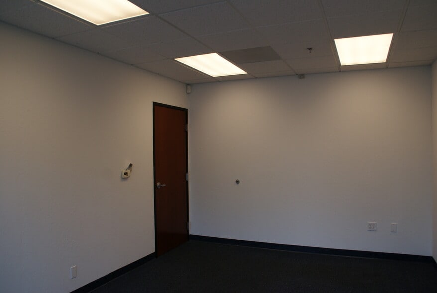 5052 Forni Dr, Concord, CA for lease - Building Photo - Image 2 of 4