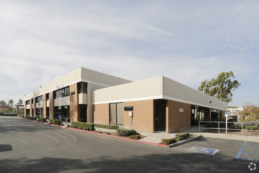 17775 Main St, Irvine, CA for lease - Primary Photo - Image 1 of 83