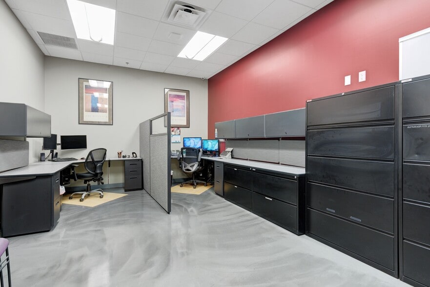 7010 E Chauncey Ln, Phoenix, AZ for lease - Interior Photo - Image 3 of 8