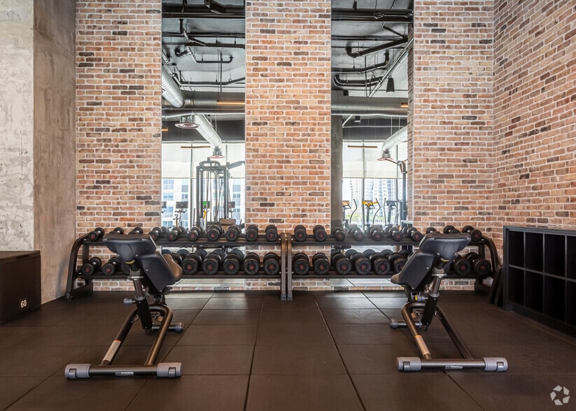 221 SW 1st Ave, Fort Lauderdale, FL for lease - Interior Photo - Image 2 of 10