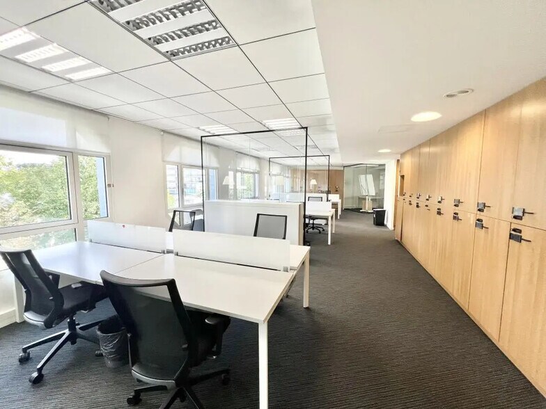 Office in Puteaux for lease - Building Photo - Image 2 of 8