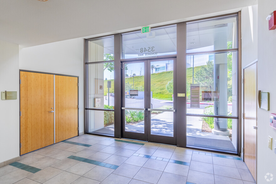 3548 Seagate Way, Oceanside, CA for sale - Lobby - Image 3 of 6