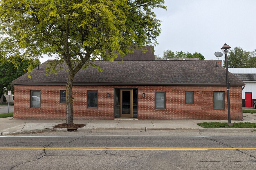 303 W Superior St, Alma, MI for lease - Building Photo - Image 1 of 1