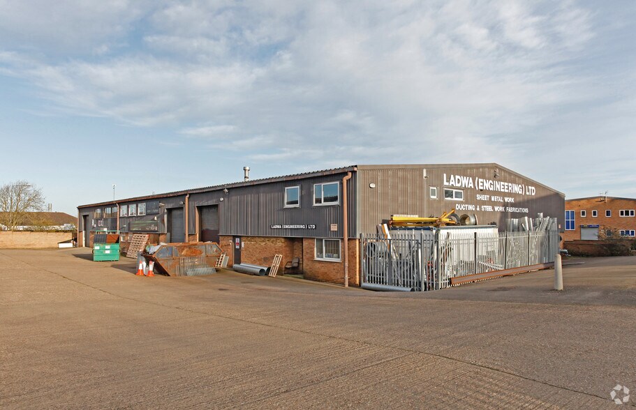 3 Wellingborough Rd, Rushden, NN10 6BQ