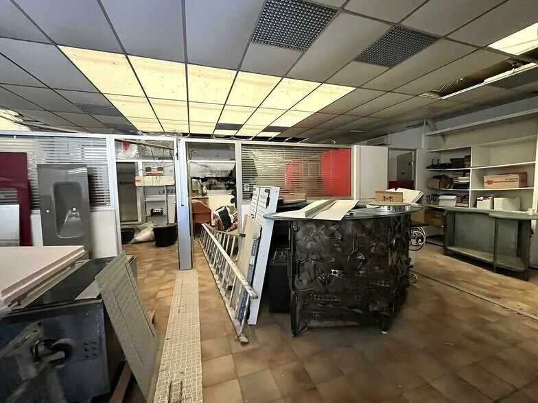 Industrial in Nice for sale - Interior Photo - Image 3 of 8