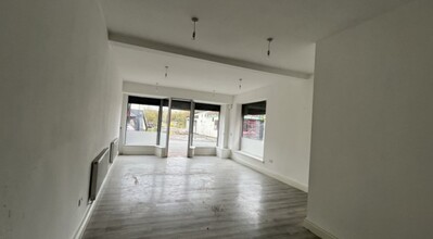 17 Wigan Rd, Ashton In Makerfield for lease Interior Photo- Image 2 of 2