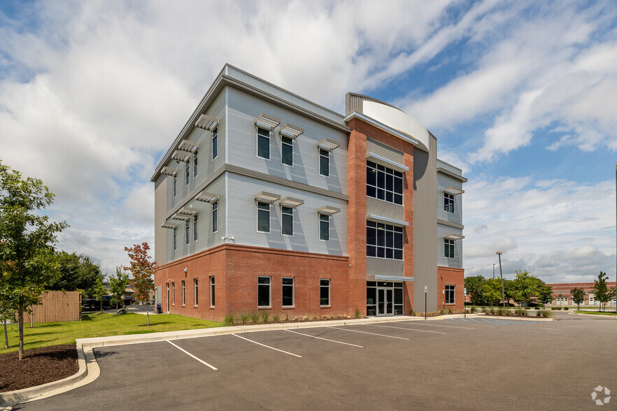 4917 Centre Pointe Dr, North Charleston, SC for lease - Building Photo - Image 1 of 20