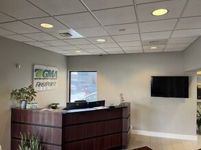 227 Commerce Pl, Greensboro, NC for sale Interior Photo- Image 1 of 2