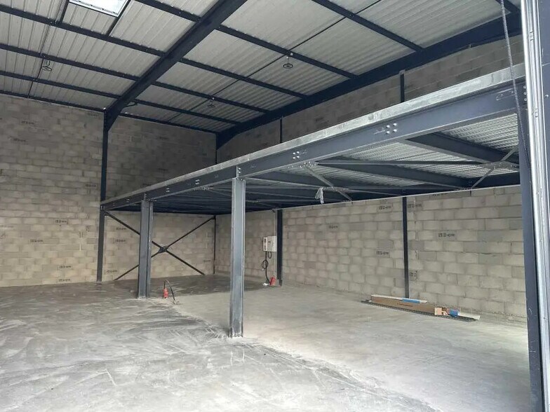 Flex in VILLETTE-D'ANTHON for lease - Building Photo - Image 2 of 41