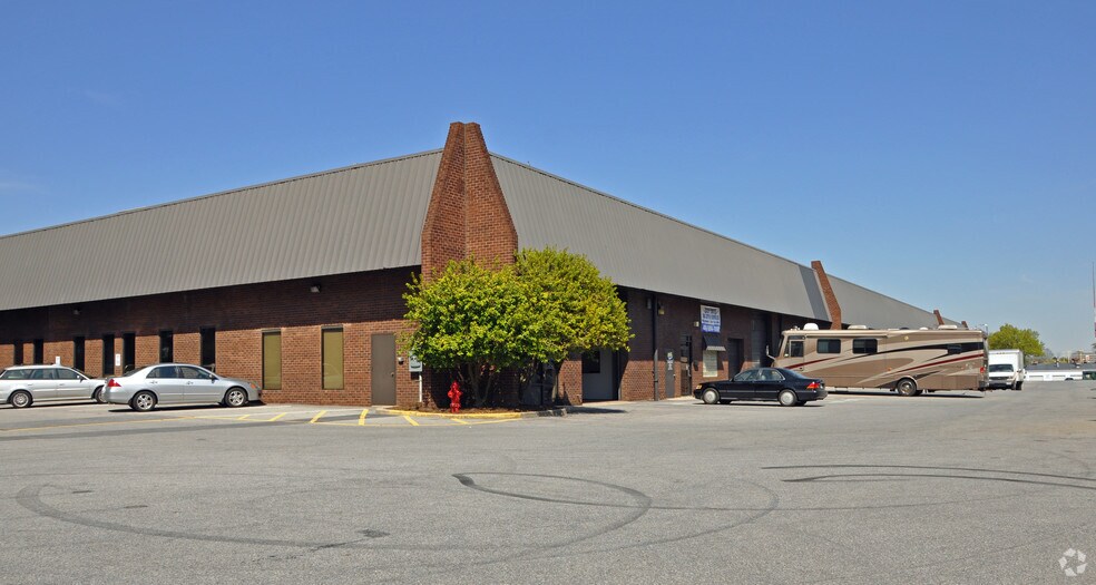 2010-2038 Lord Baltimore Dr, Windsor Mill, MD for sale - Primary Photo - Image 1 of 1